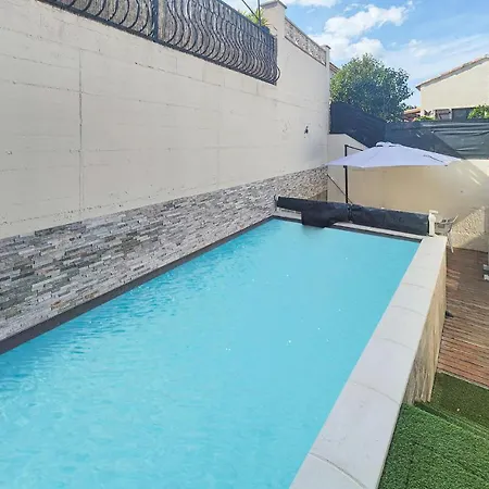 Amazing In With Kitchen Holiday home