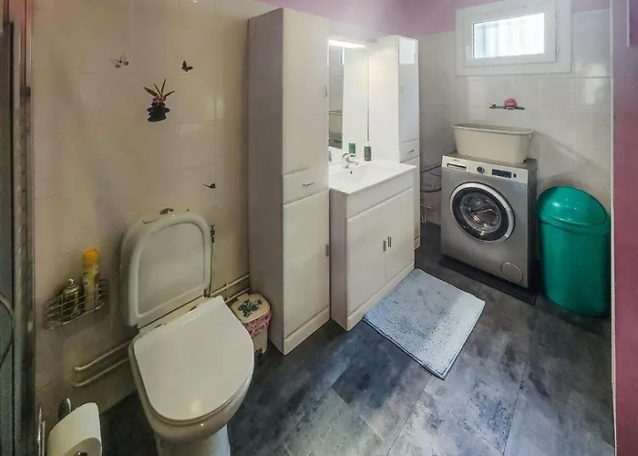 2 Bedroom Cozy In Сasa de vacaciones